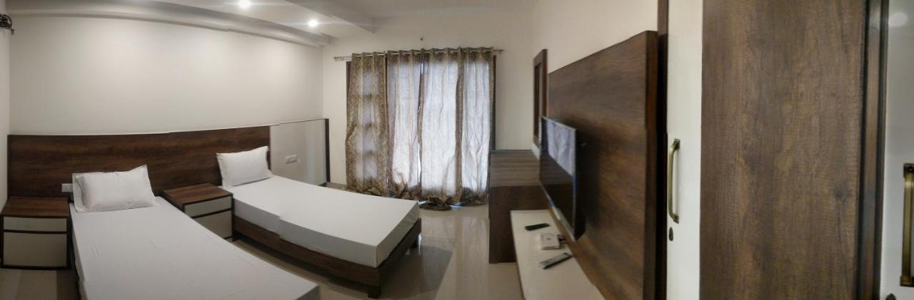 Pride Home Nayagaon Buitenkant foto