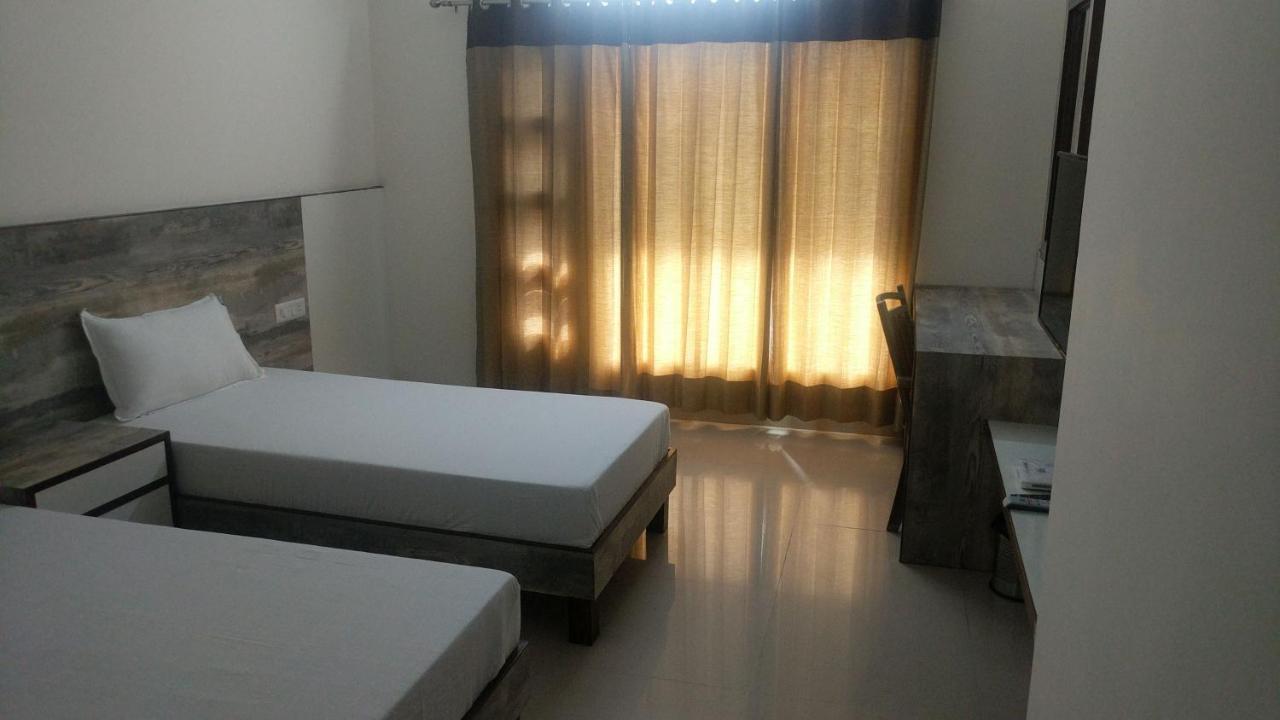 Pride Home Nayagaon Buitenkant foto