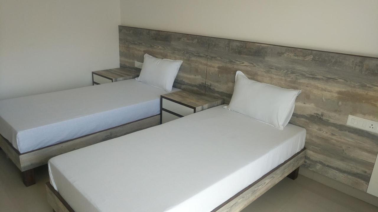 Pride Home Nayagaon Buitenkant foto