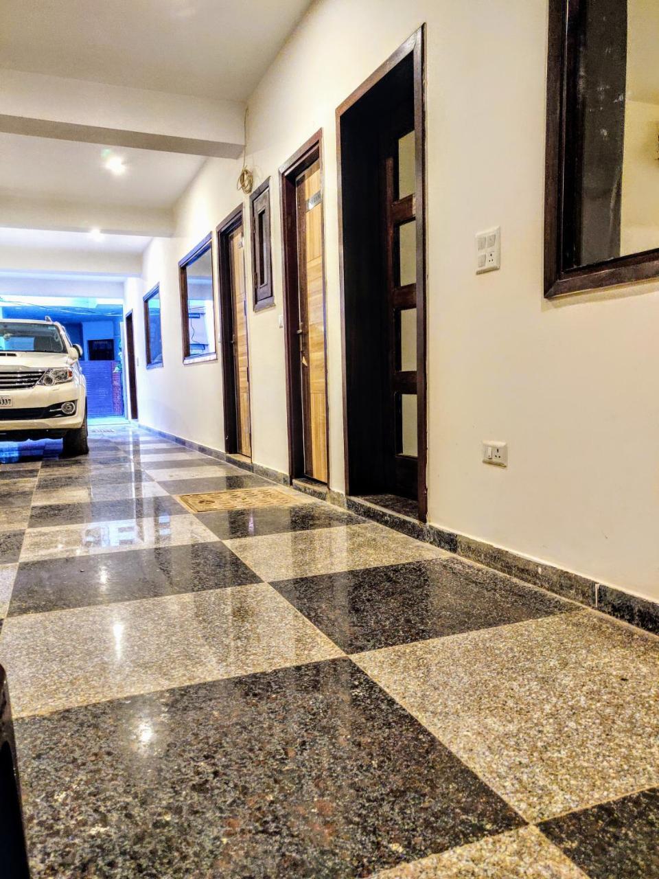 Pride Home Nayagaon Buitenkant foto