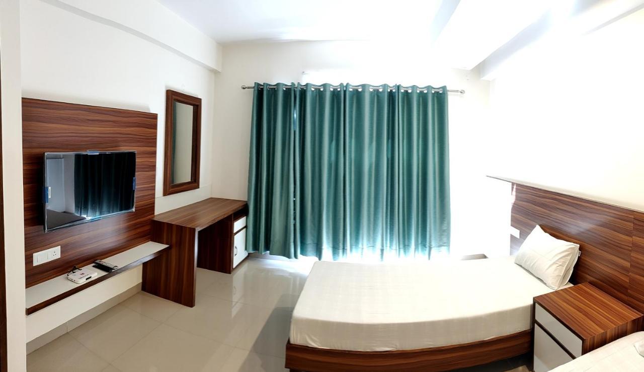 Pride Home Nayagaon Buitenkant foto