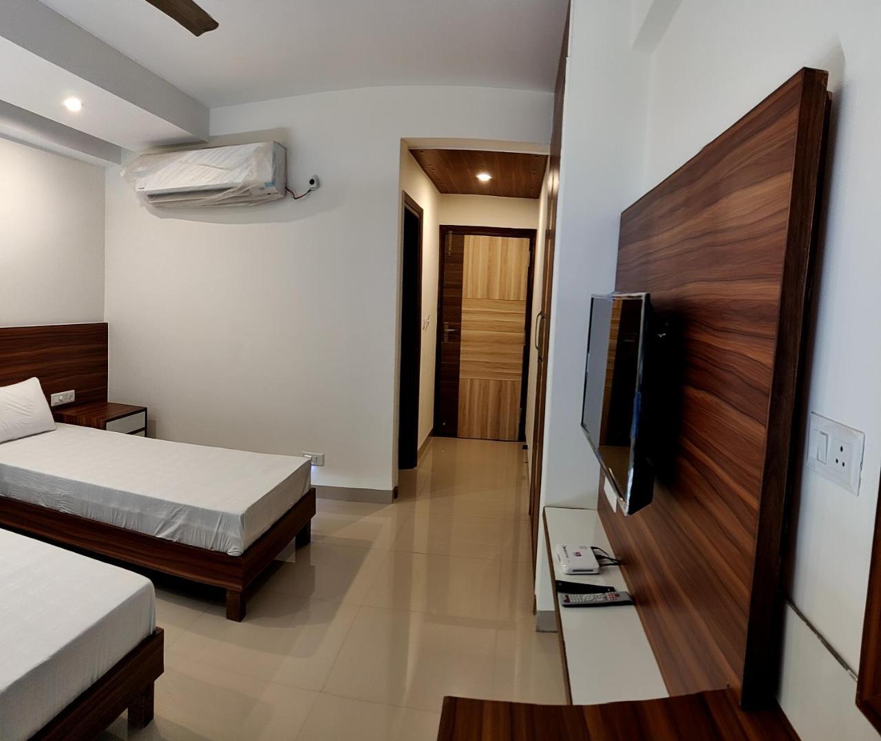 Pride Home Nayagaon Buitenkant foto